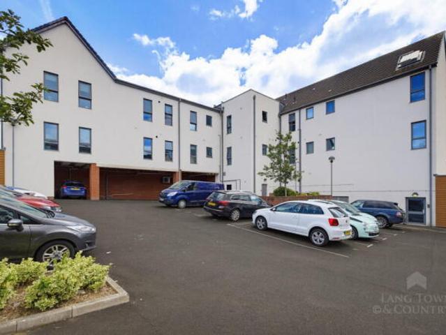 Flat for sale in Mount Wise