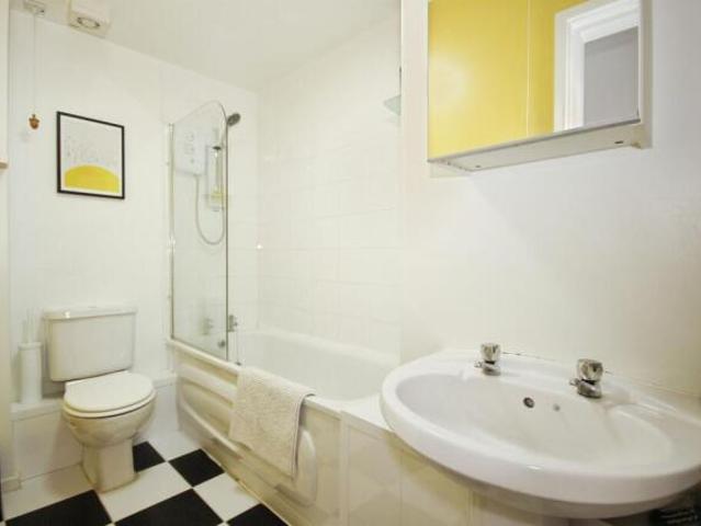 Flat for sale in Sydenham, Warwick