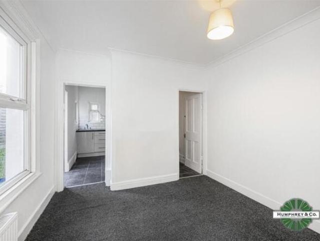 Flat for sale in Alton Barnes
