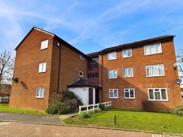 House for sale in Chessington