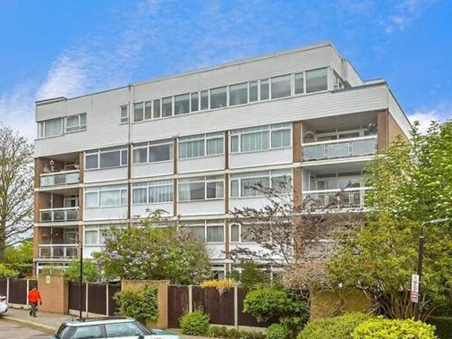 House for sale in Chigwell, Epping