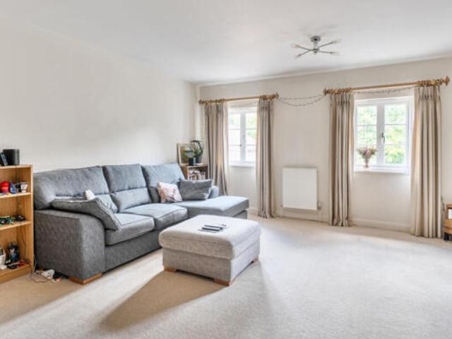 Flat for sale in Sleepers' Hill, Hampshire