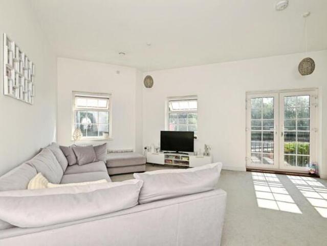 Flat for sale in Ringlestone, Midway
