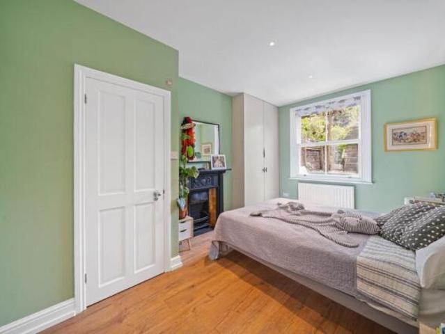 Flat for sale in Chiswick, Greater London