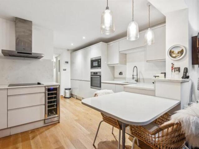 Flat for sale in Chiswick, Greater London