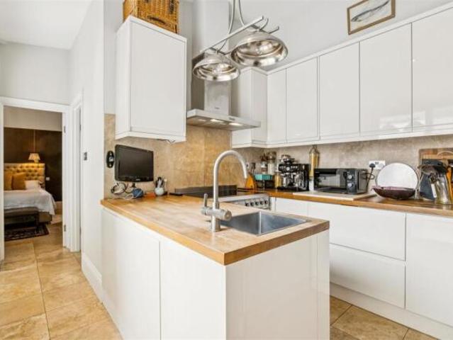 Flat for sale in Chiswick, Greater London