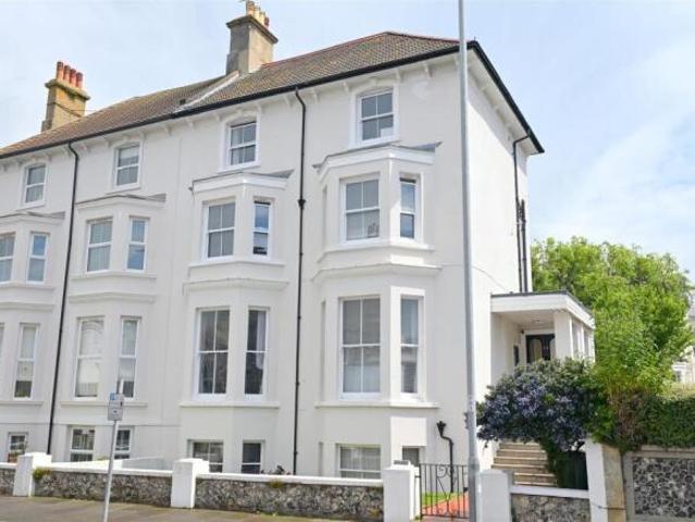 Flat for sale in Chiswick, Greater London