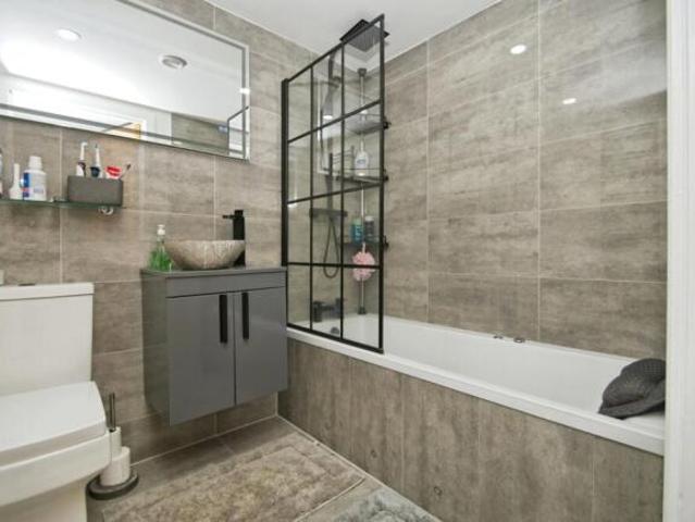 Flat for sale in Cardiff Bay, Falcon Lodge