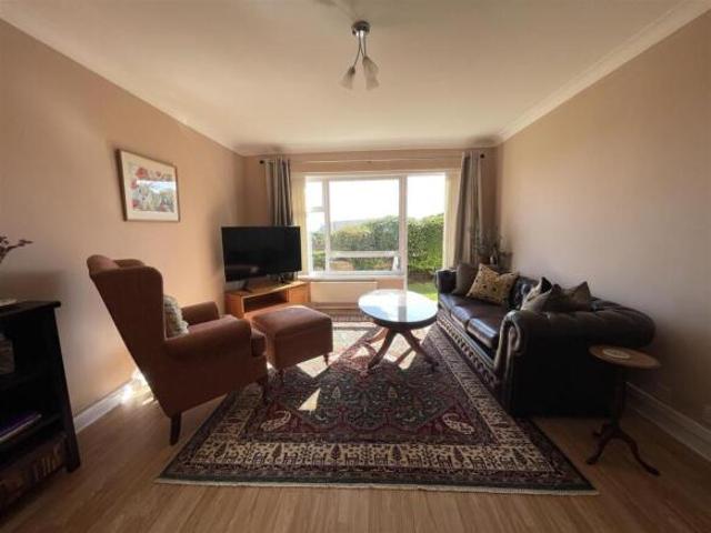 Flat for sale in Brynford, Milwr
