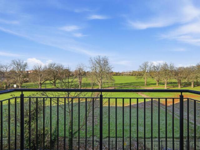 Flat for sale in Enfield, Greater London