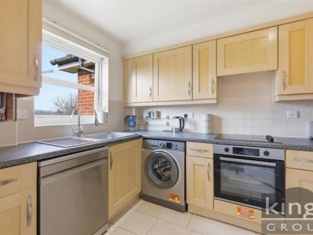 Flat for sale in Enfield, Greater London