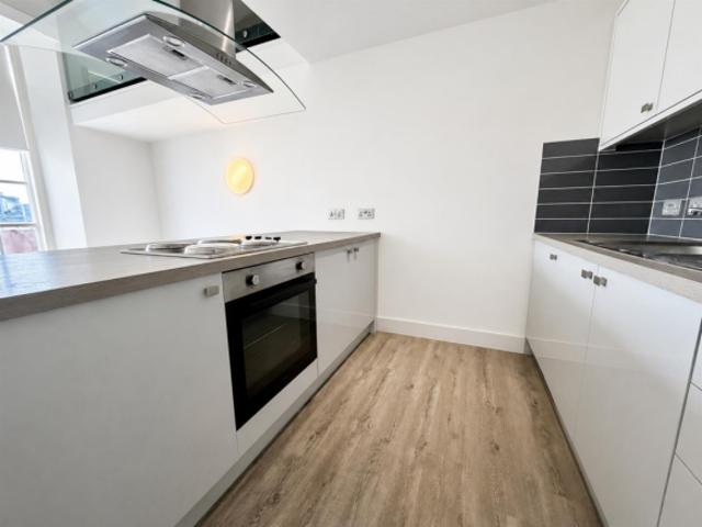 Flat for sale in Islington, Calderstones