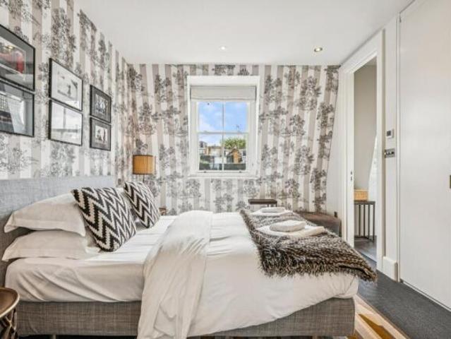 Flat for sale in Collingham, Leeds