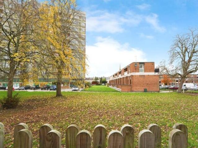 Flat for sale in Gloucester, Gloucestershire