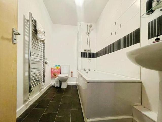 Flat for sale in Watford, Hertfordshire