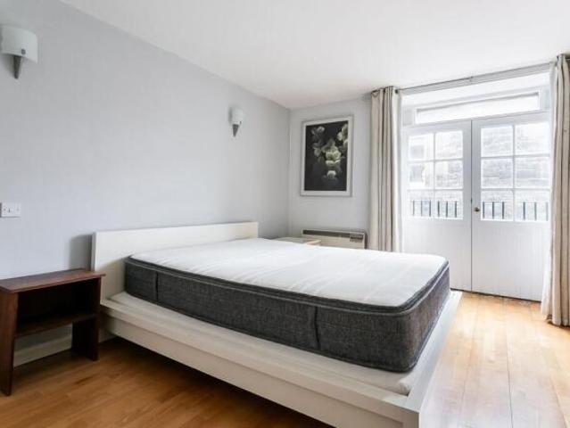 Flat for sale in North Leith, Scotland