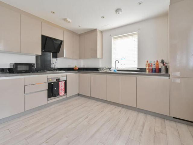 Flat for sale in North Watford, Hertfordshire