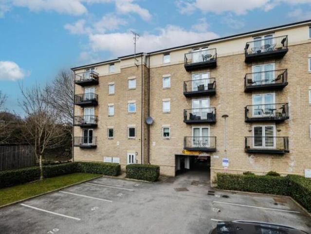 Flat for sale in West Yorkshire