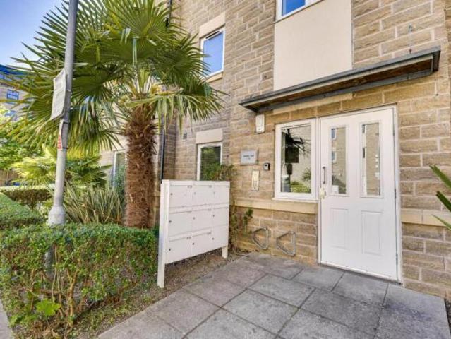 Flat for sale in Leeds, West Yorkshire