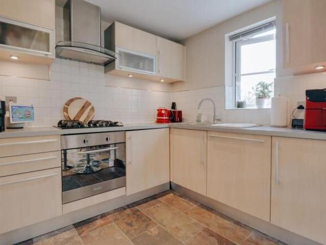 Flat for sale in Bushey