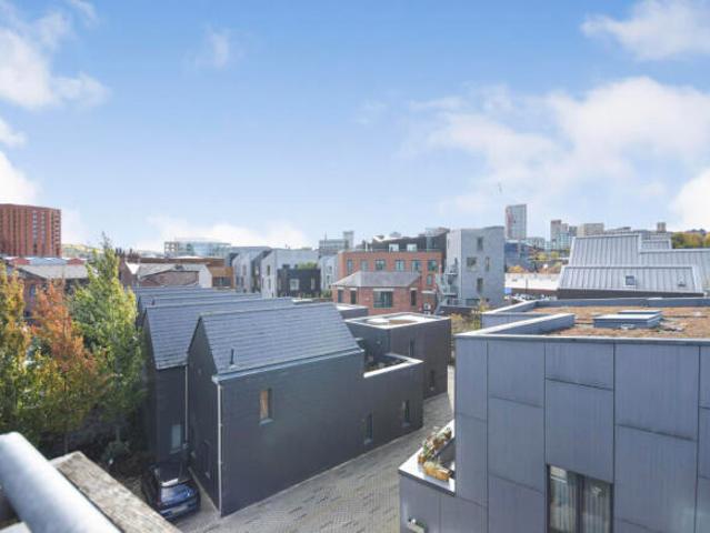 Flat for sale in Sheffield, South Yorkshire