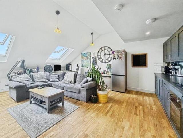 Flat for sale in Spencer, Northampton