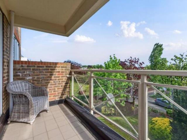 Flat for sale in Beckenham, Greater London