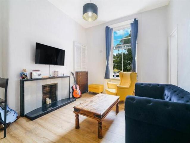 Flat for sale in Hillhead, Scotland