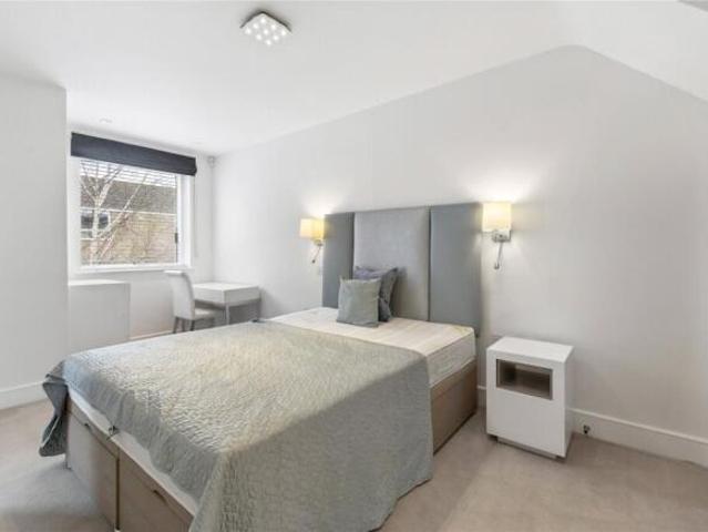 Flat for sale in The Slade, Oxfordshire
