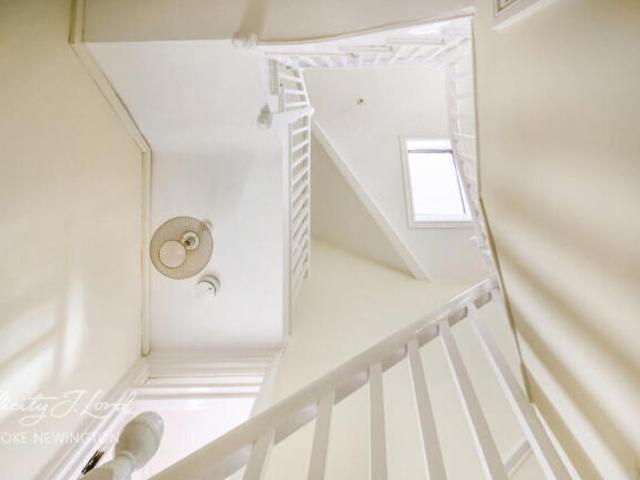 Flat for sale in Stamford Hill, Greater London