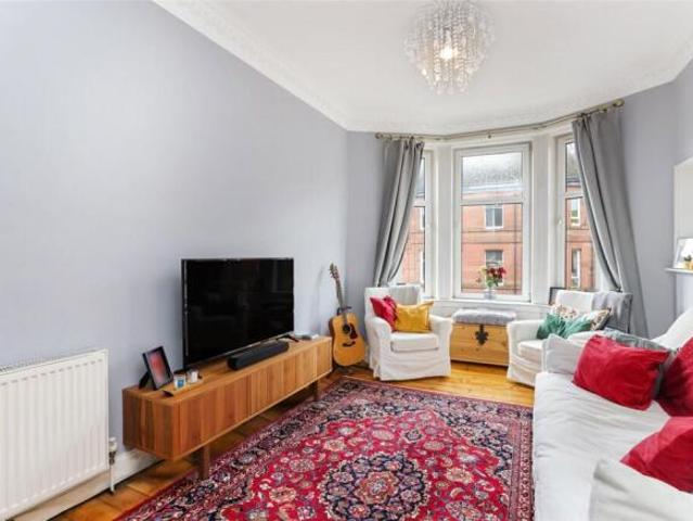 Flat for sale in Broomhill, Scotland