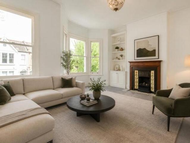 Flat for sale in Cat Hill