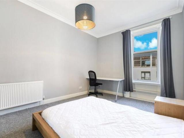 Flat for sale in Hillhead, Scotland