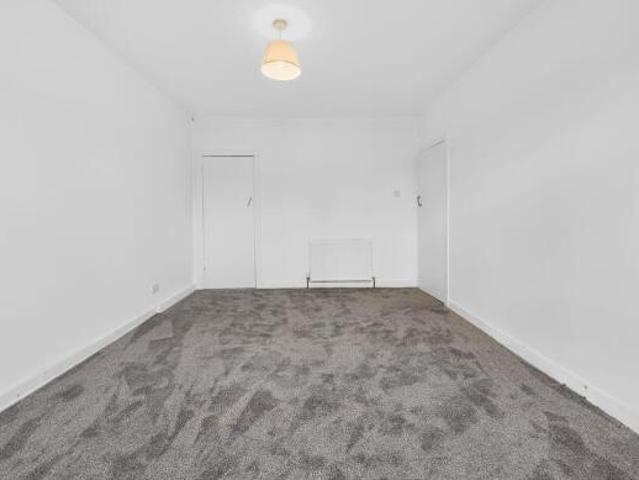 Flat for sale in Croftfoot, Glasgow