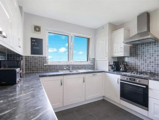 Flat for sale in Croftfoot, Scotland