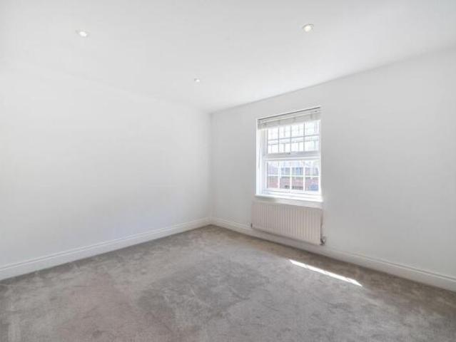 Flat for sale in Hampshire