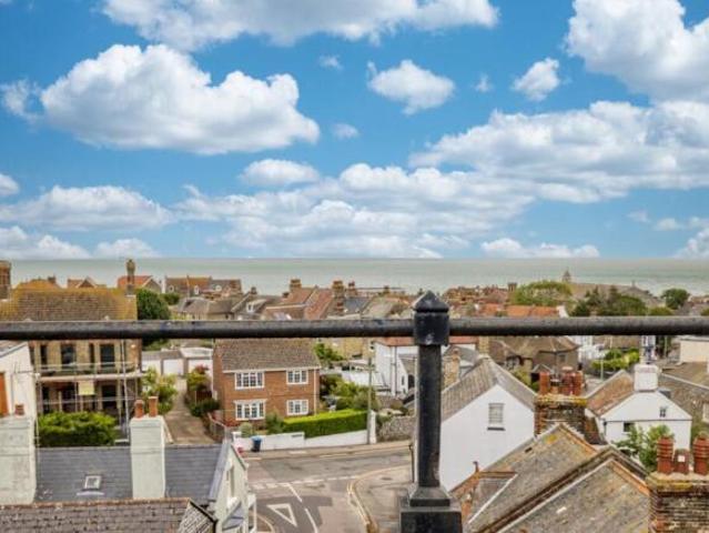 Flat for sale in Upton, Acol