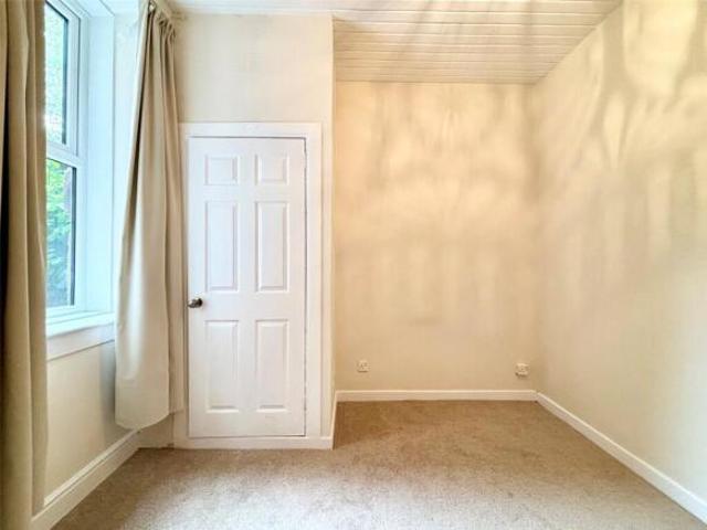 Flat for sale in Broomhill, Scotland