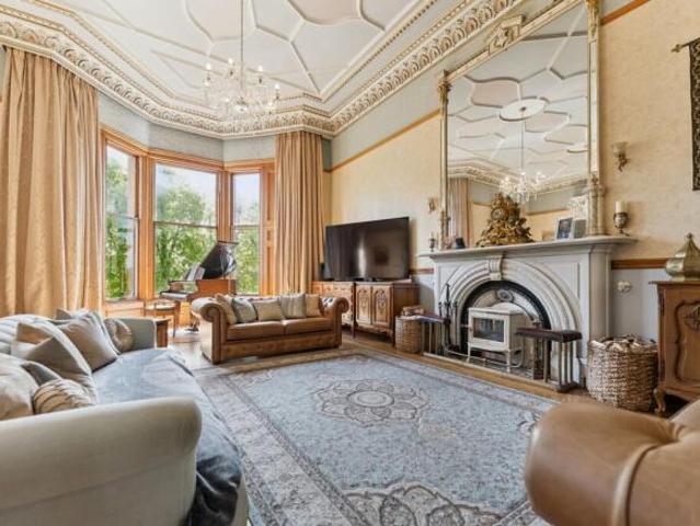 Flat for sale in Dowanhill, Scotland