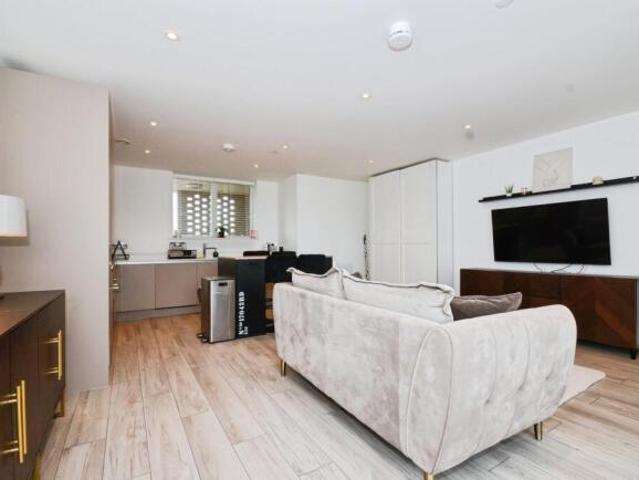 Flat for sale in North Watford, Hertfordshire