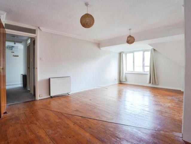 Flat for sale in Feckenham, City Of Bristol