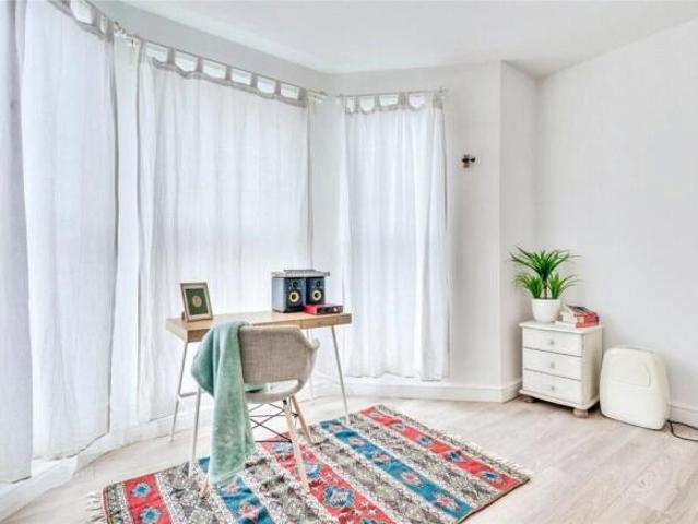 Flat for sale in Follaton, Strode