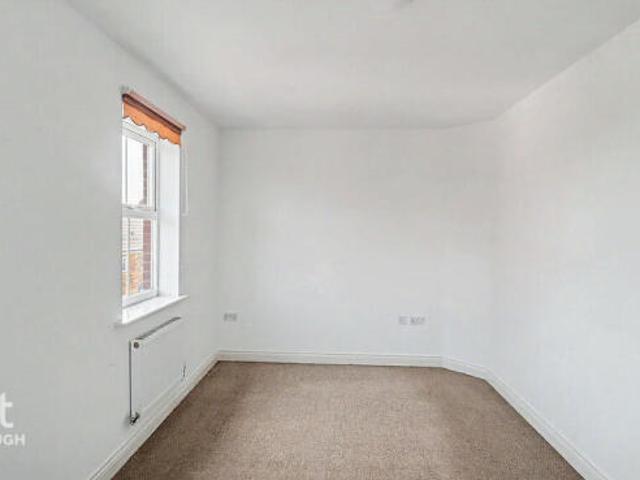 Flat for sale in Peterborough, Cambridgeshire and Peterborough