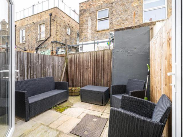 Flat for sale in Cat Hill