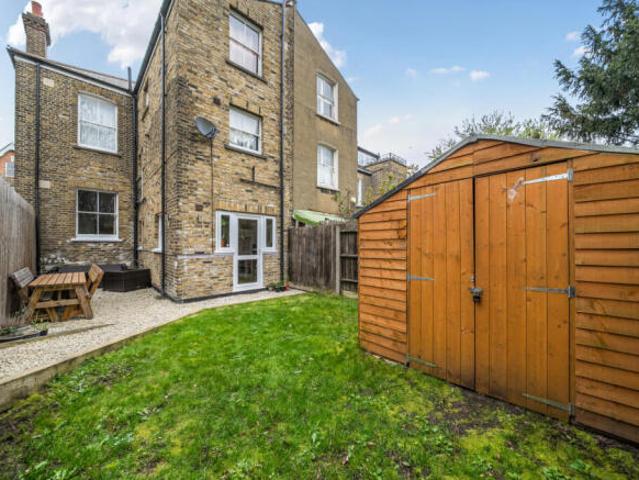 Flat for sale in Herne Hill, Greater London