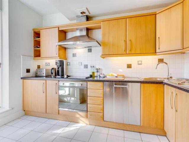 Flat for sale in Cat Hill