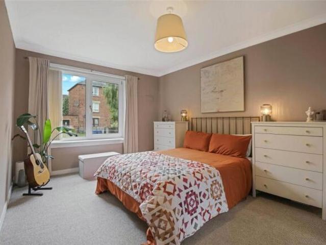 Flat for sale in Crosshill, Scotland