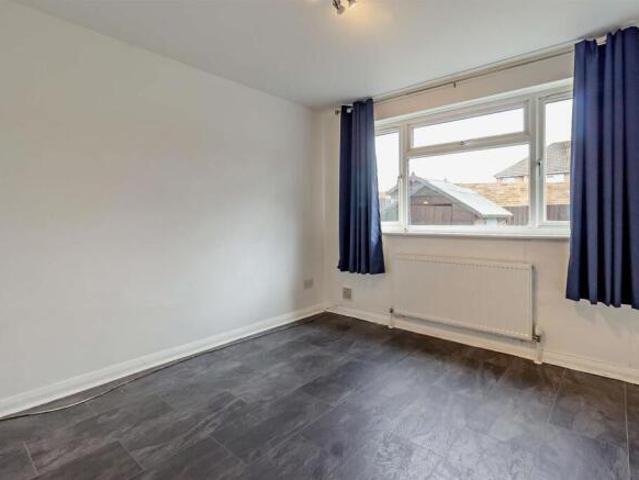 Flat for sale in Pilgrims' Hatch, Navestock Side