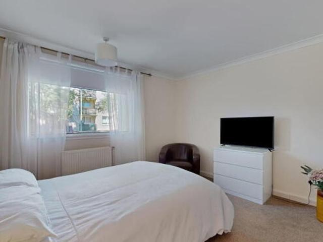 Flat for sale in Sandyhills, Scotland