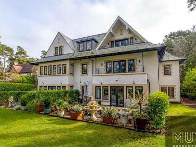 House for sale in Tricketts Cross, Ferndown